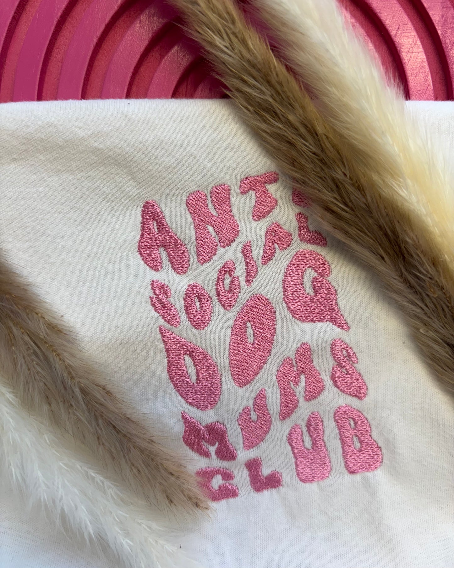 T-Shirt „Anti Social Dog Mums Club“ Stickerei