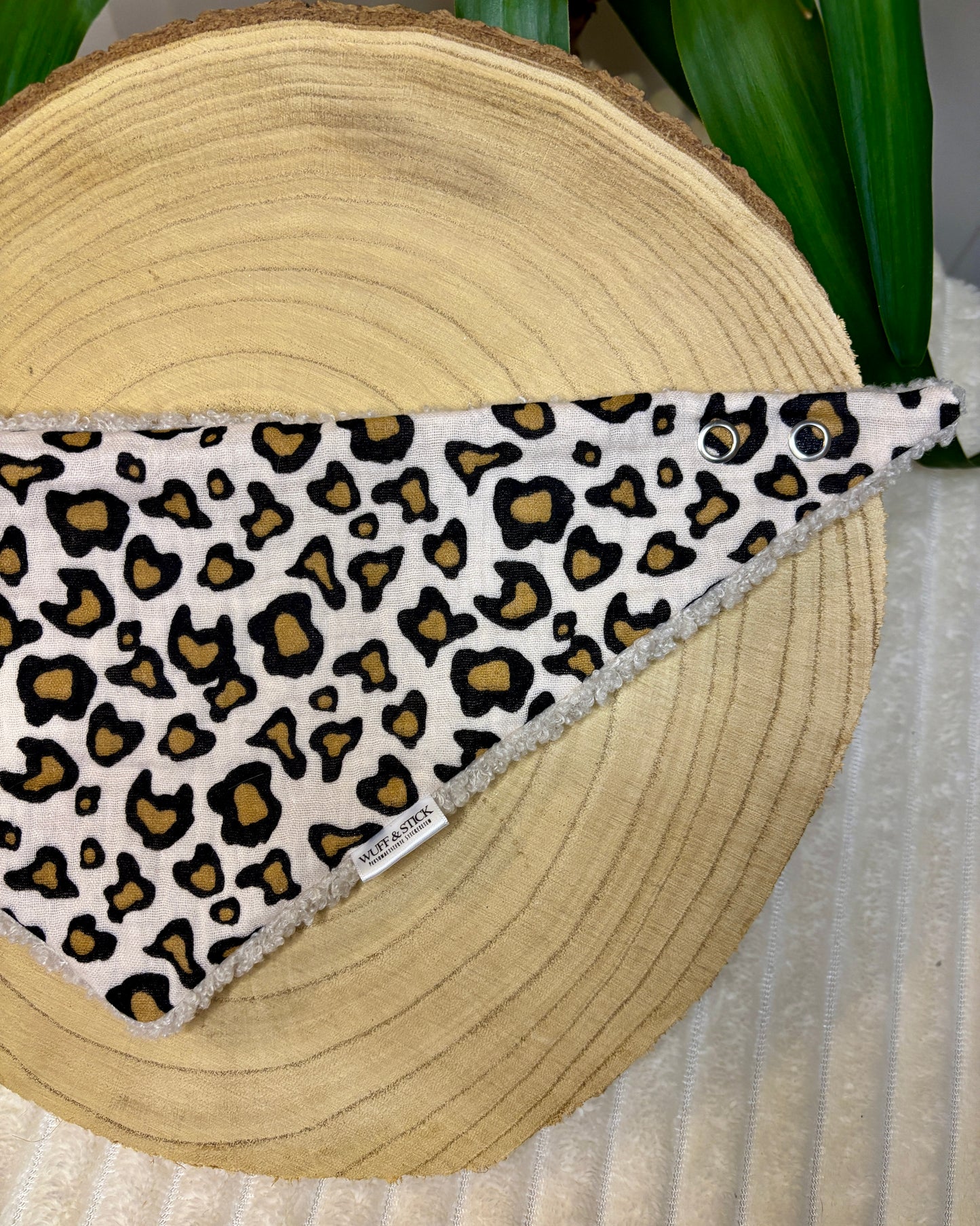 Wendehalstuch „Teddy Leo“