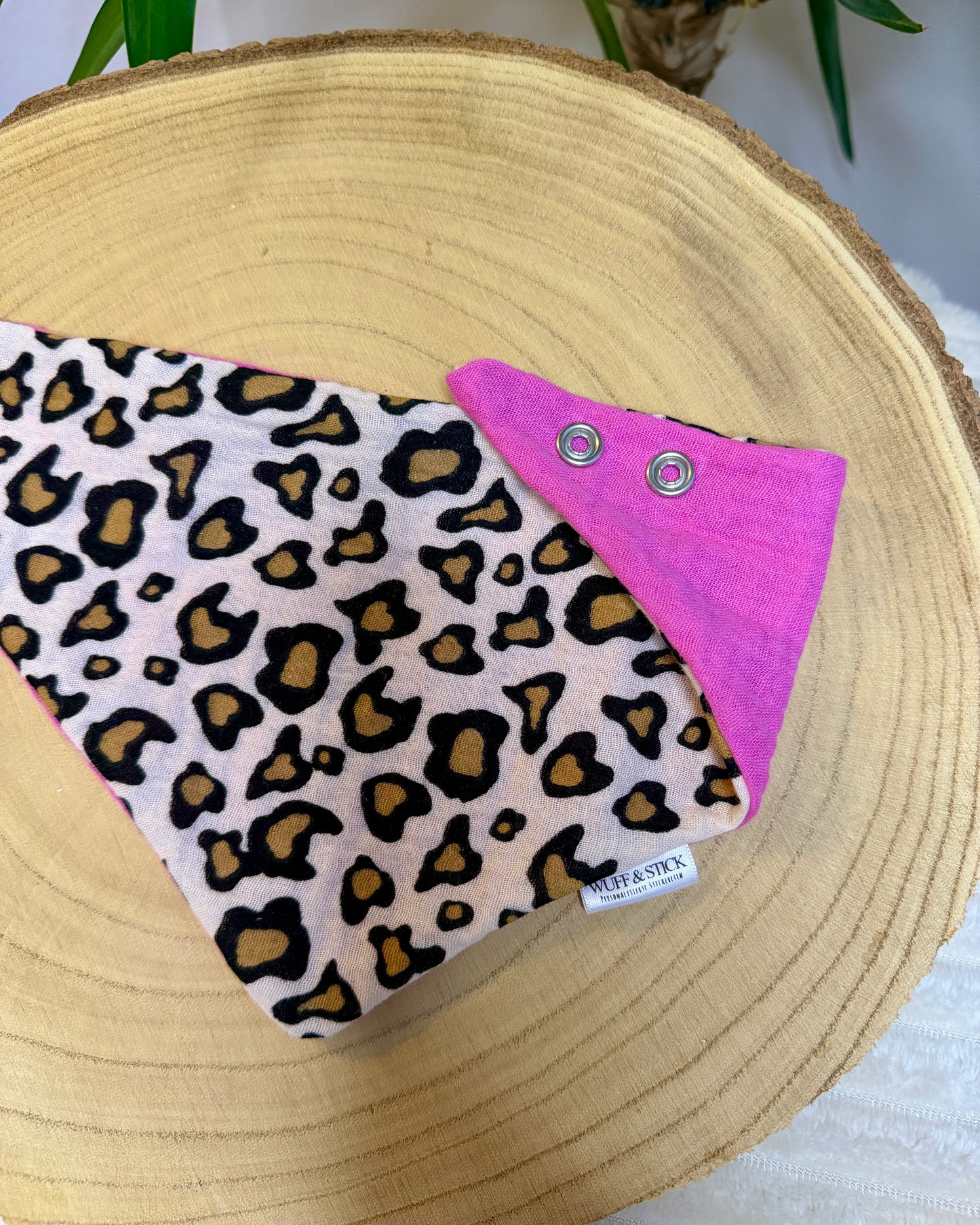 Wendehalstuch „Pink Leo Dream“