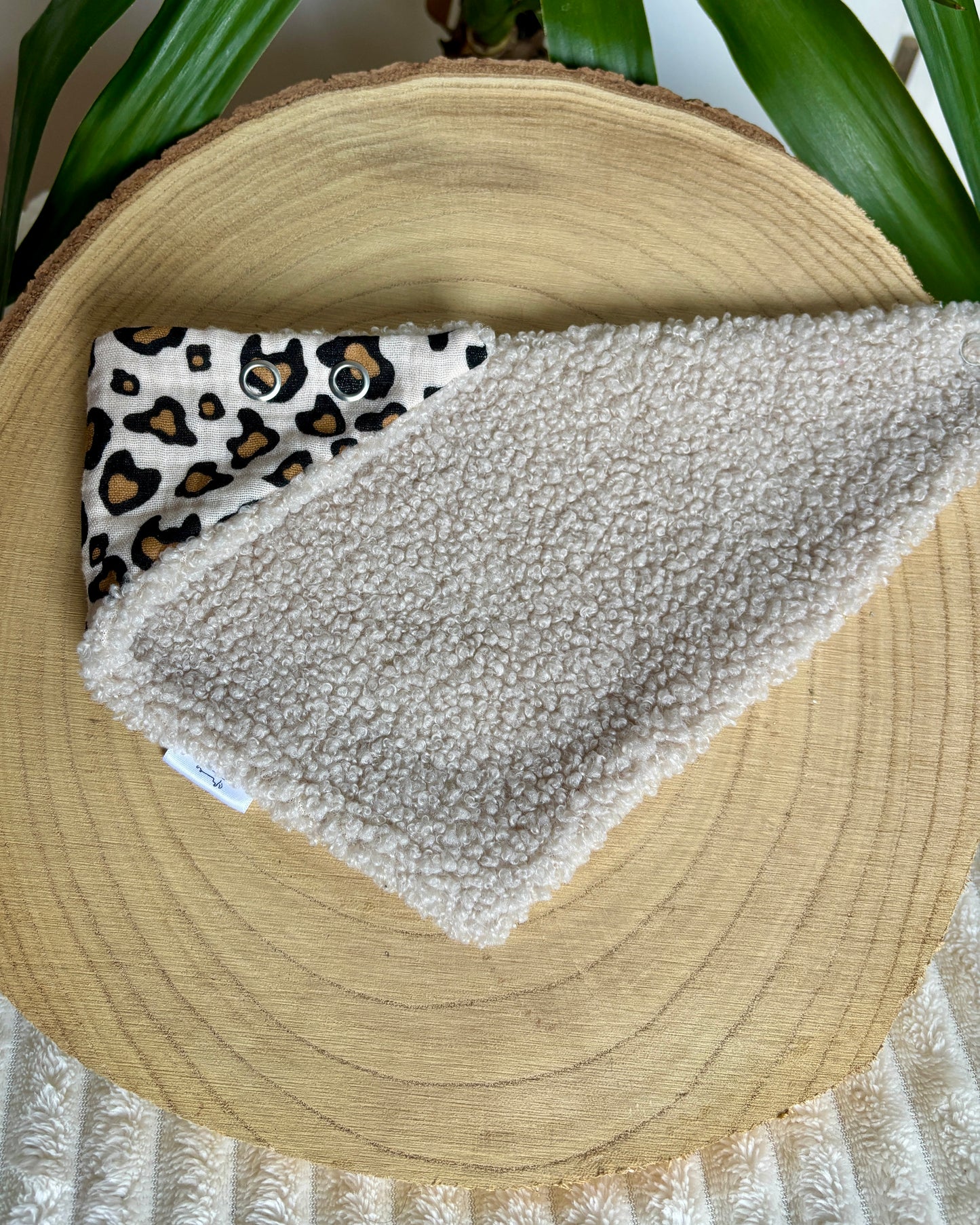 Wendehalstuch „Teddy Leo“