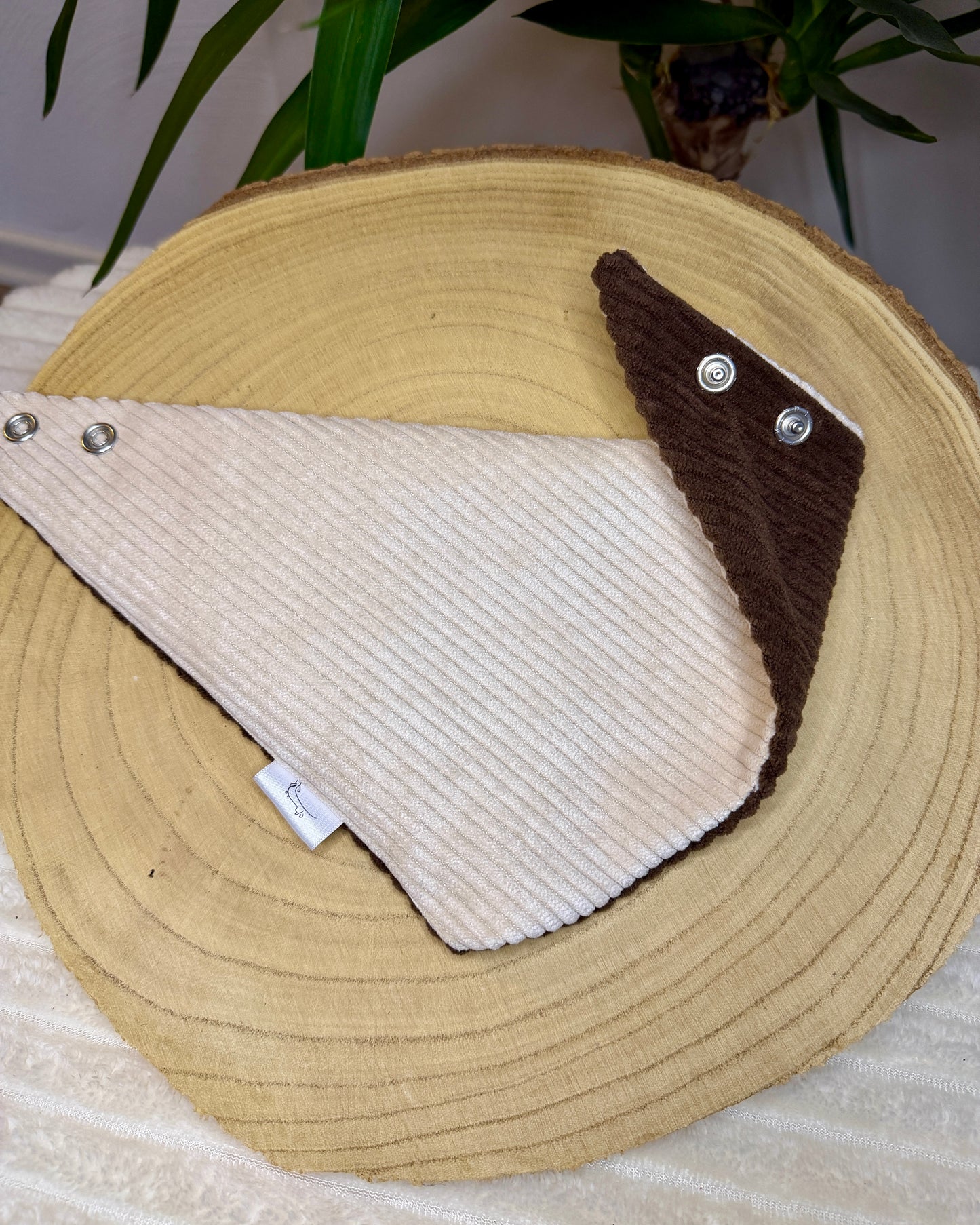 Wendehalstuch „Browny“