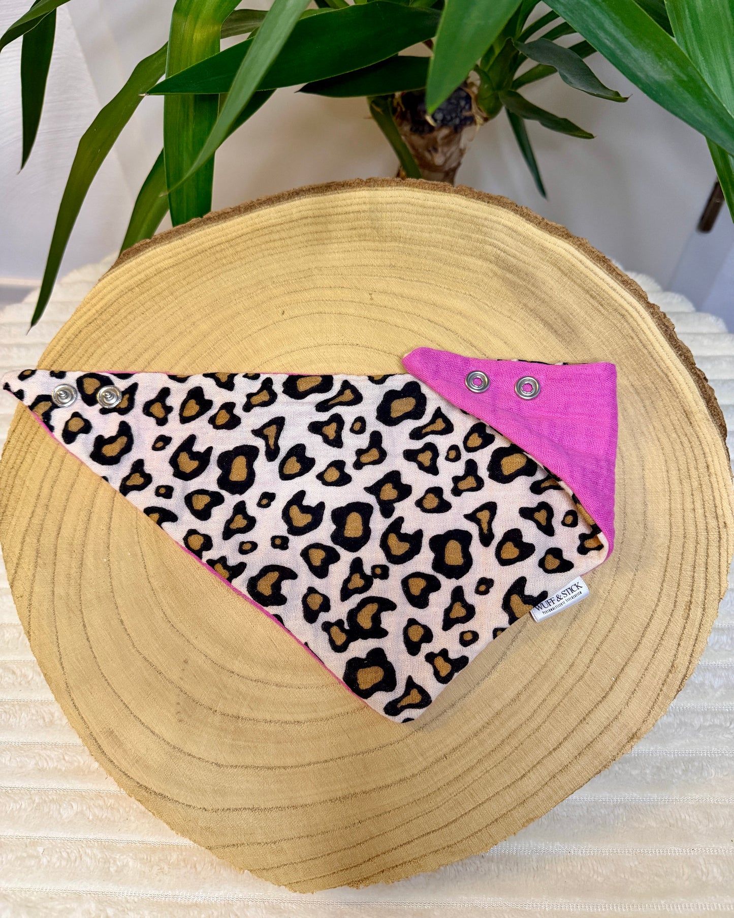 Wendehalstuch „Pink Leo Dream“